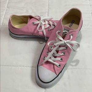 Pink Converse size 8.5